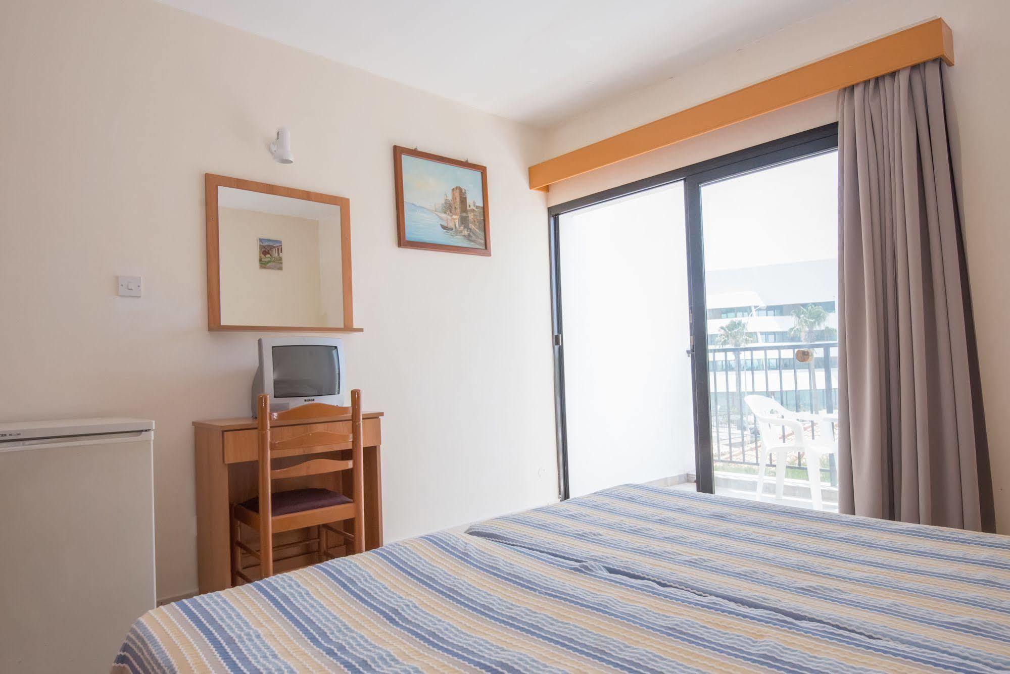 Kkaras Hotel Ayia Napa Bagian luar foto