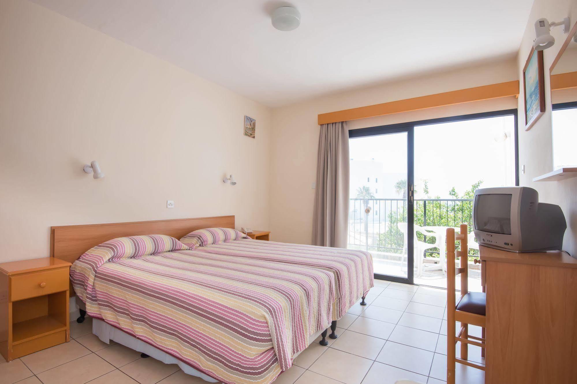 Kkaras Hotel Ayia Napa Bagian luar foto